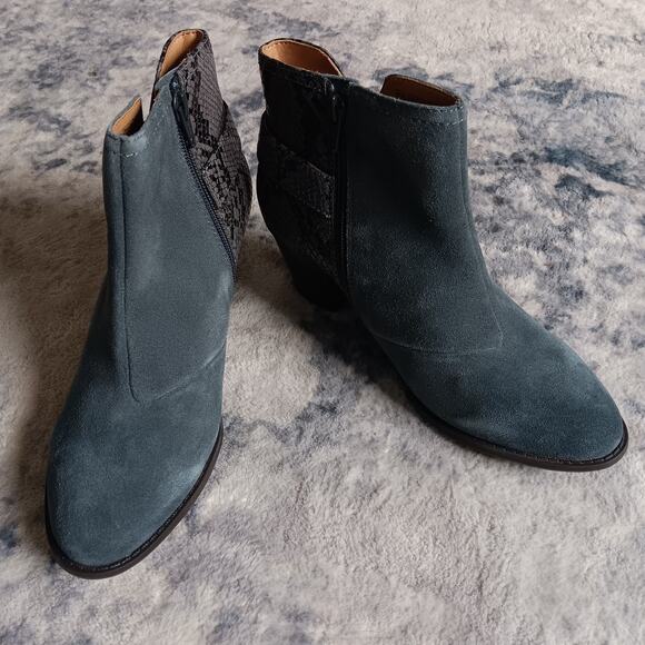 Vionic Naomi Gray Suede Ankle Snake Print Heeled Boots Zip Womens 7 Wide NWB - Picture 2 of 9